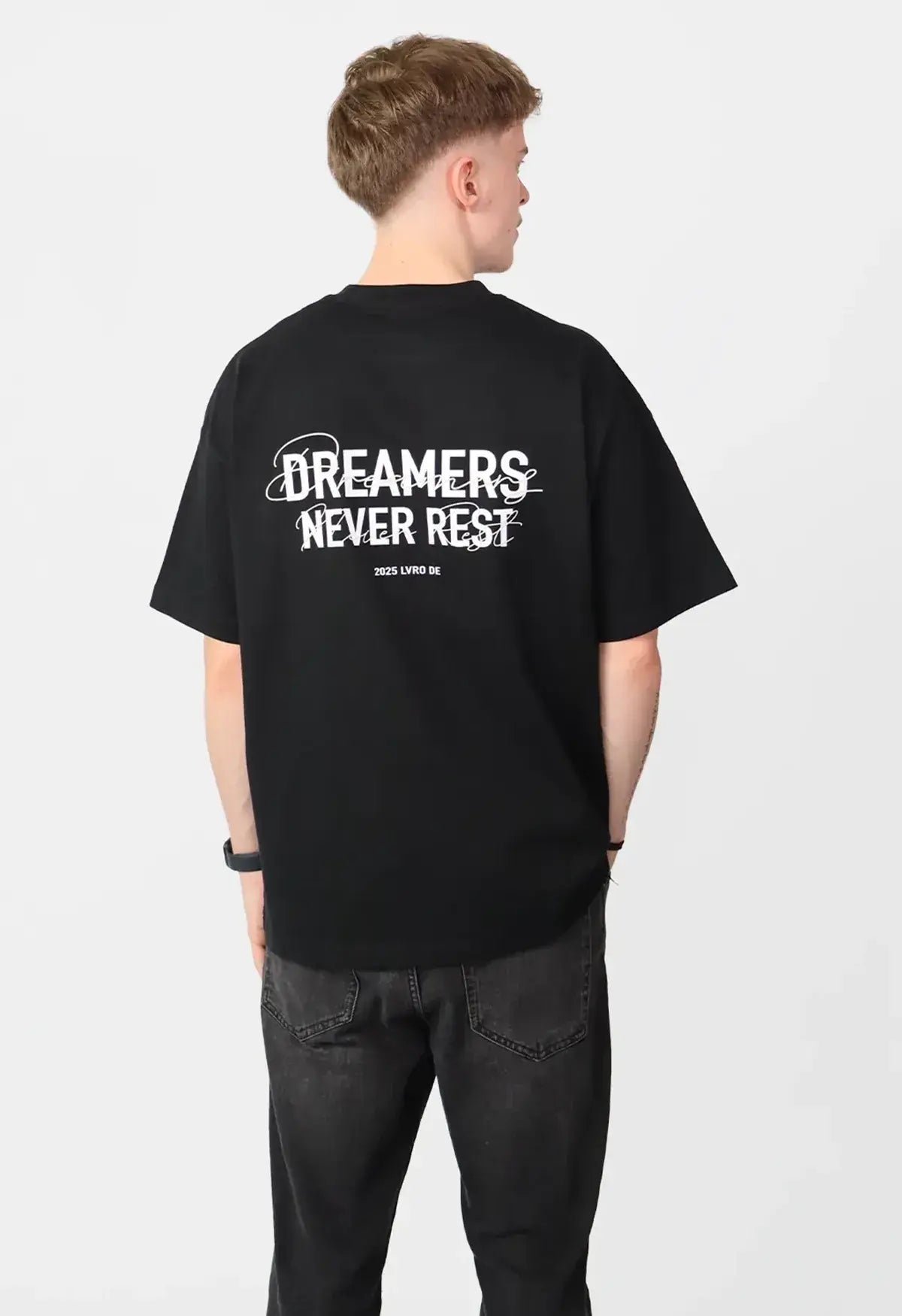 "DREAMERS NEVER REST" TEE | BLACK