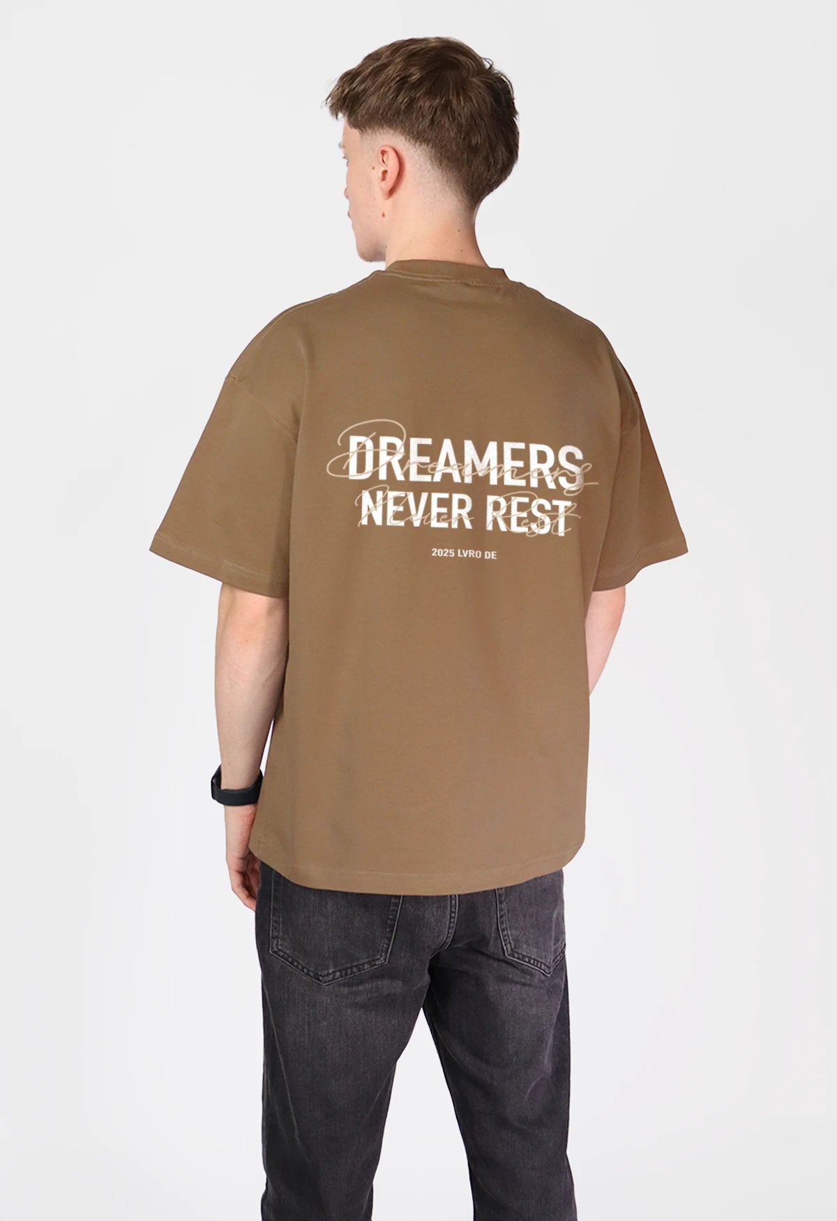 "DREAMERS NEVER REST" TEE | BROWN