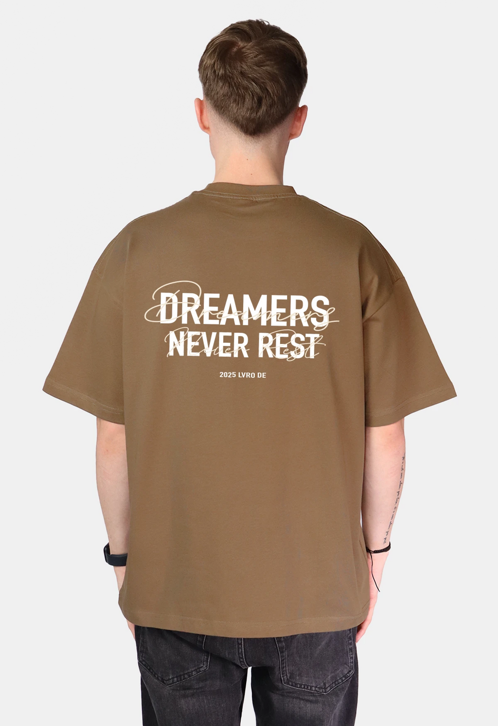 "DREAMERS NEVER REST" TEE | BROWN