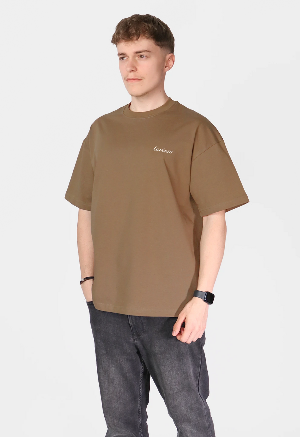 "DREAMERS NEVER REST" TEE | BROWN