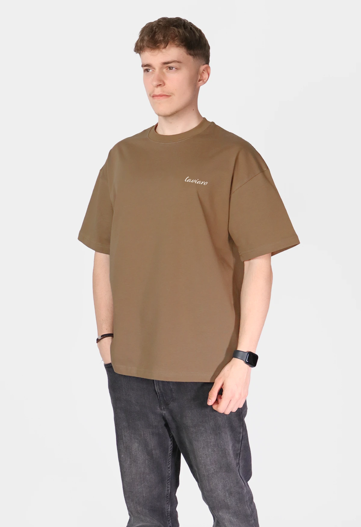 "DREAMERS NEVER REST" TEE | BROWN