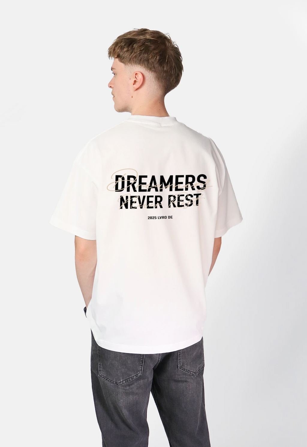 "DREAMERS NEVER REST" TEE | WHITE