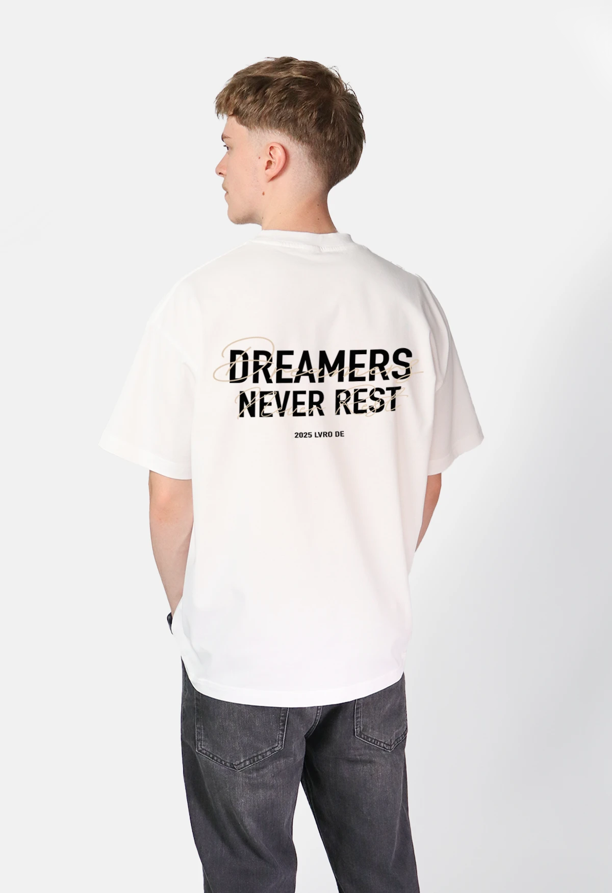 "DREAMERS NEVER REST" TEE | WHITE