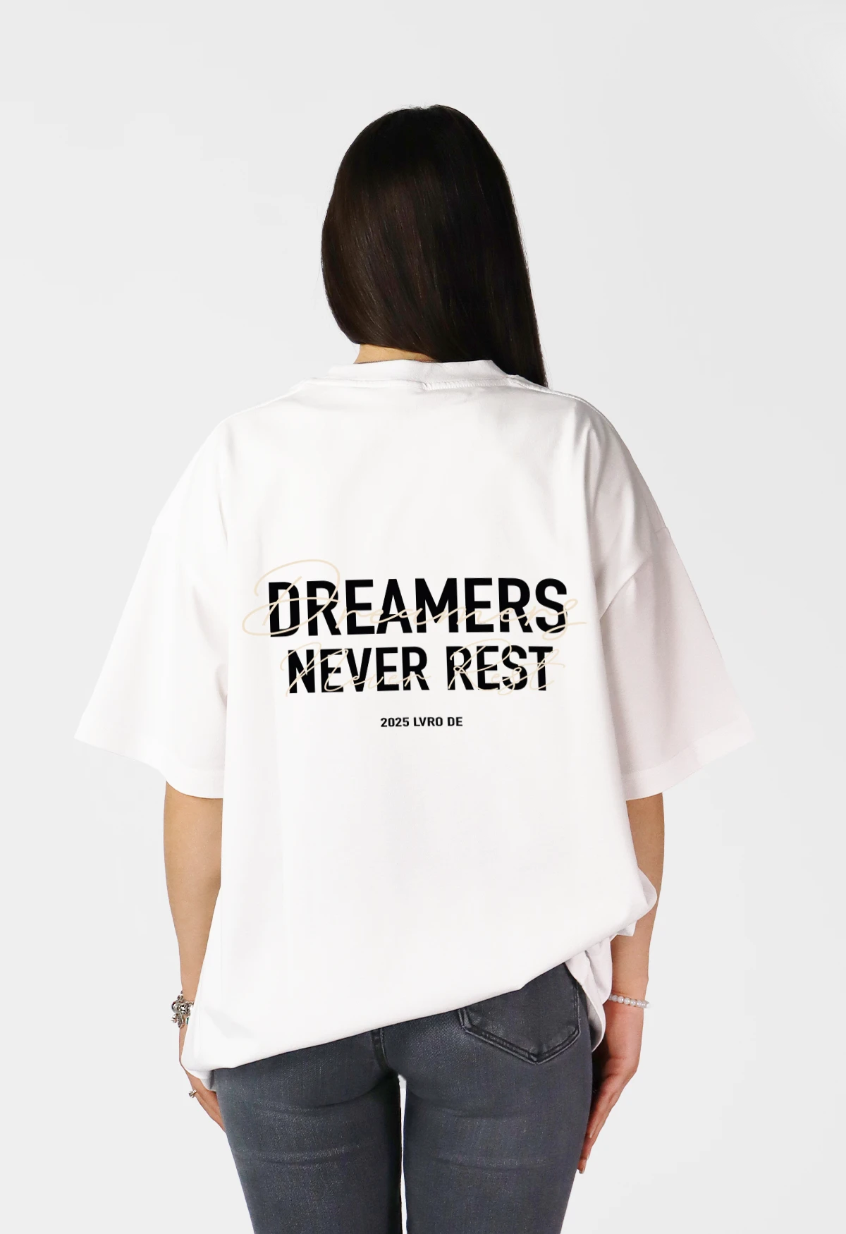 "DREAMERS NEVER REST" TEE | WHITE